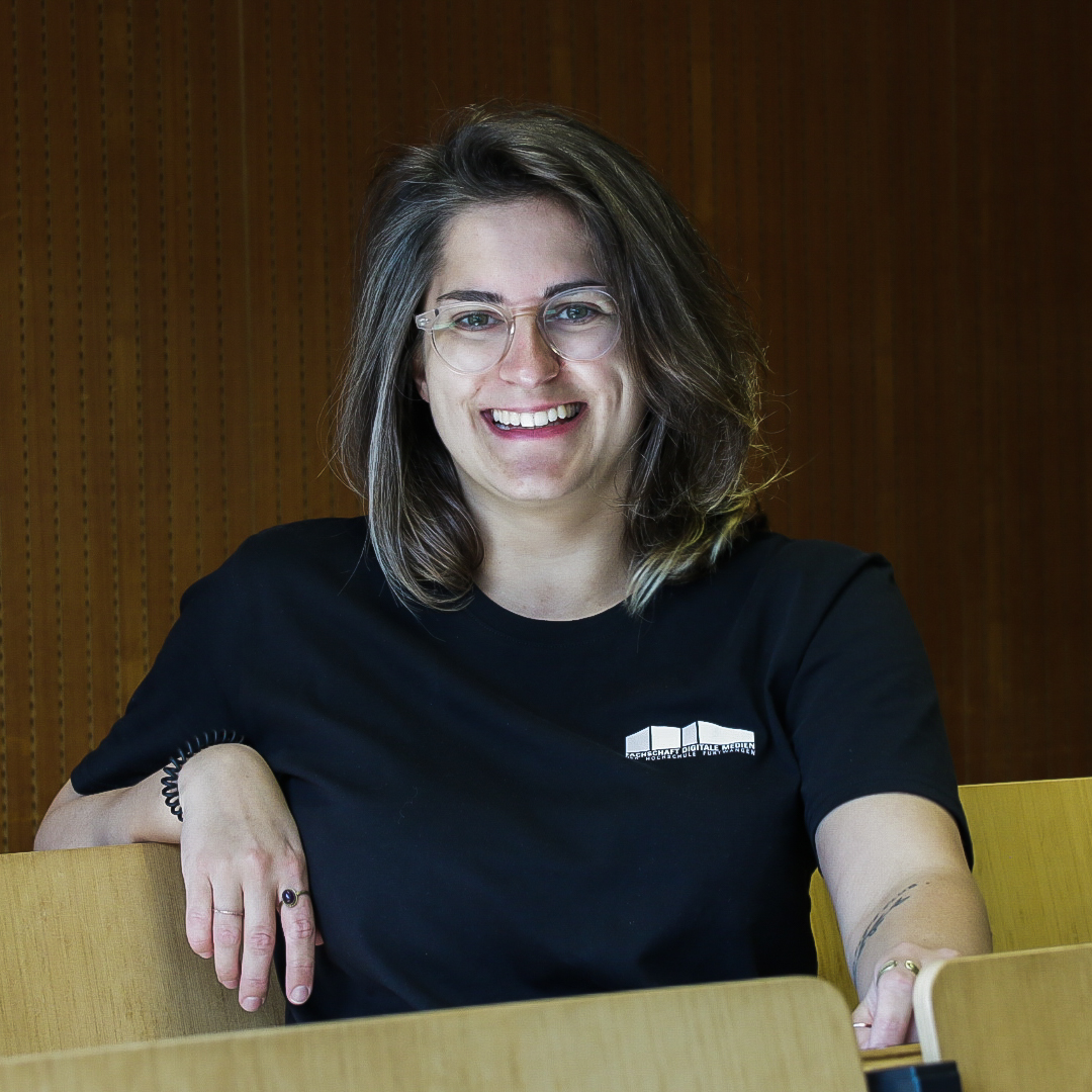 Bild einer lächelnden jungen Frau