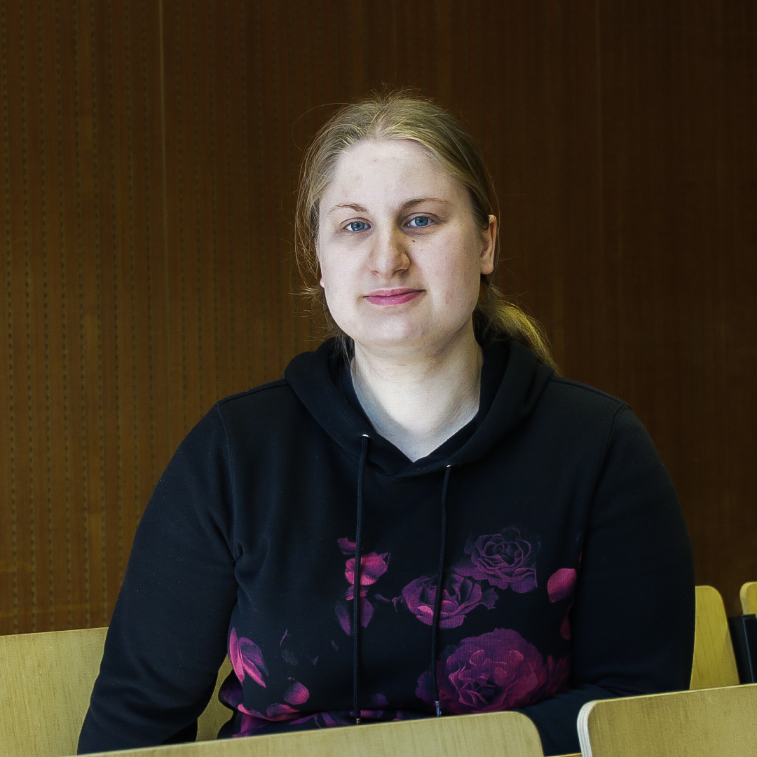 Picture of a smiling young lady