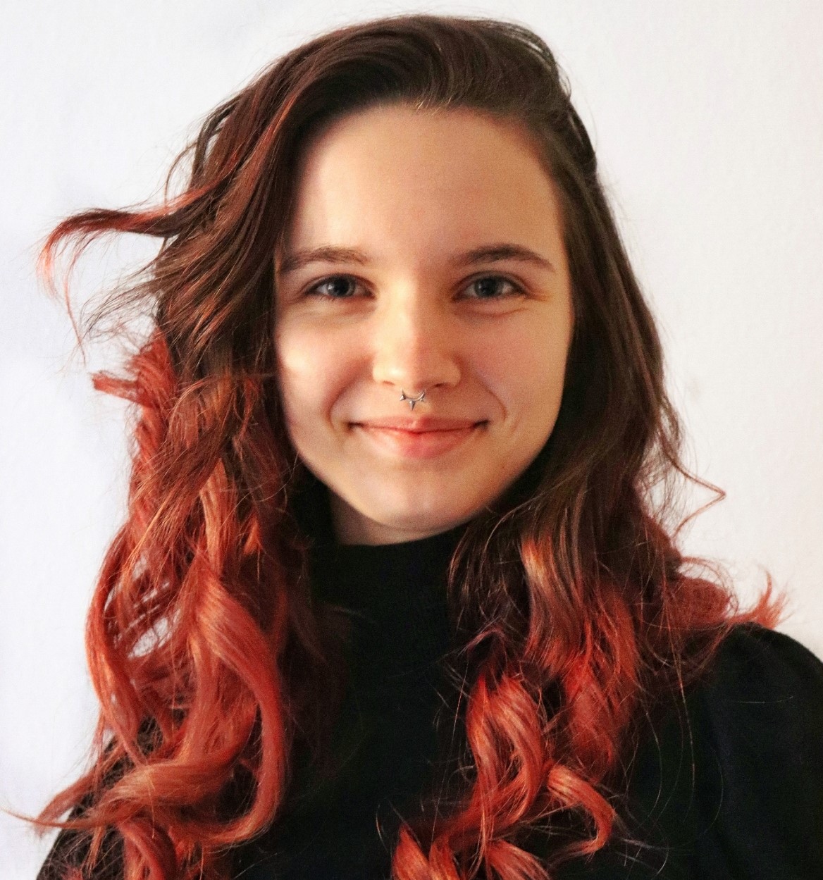 Bild einer lächelnden jungen Frau