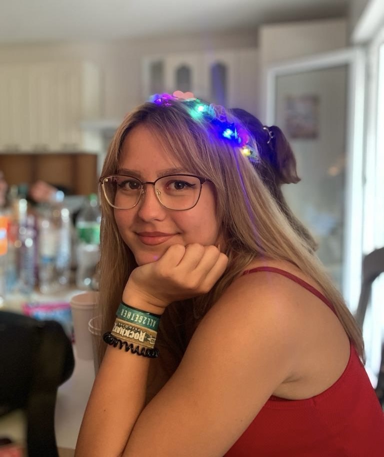 Picture of a smiling young lady